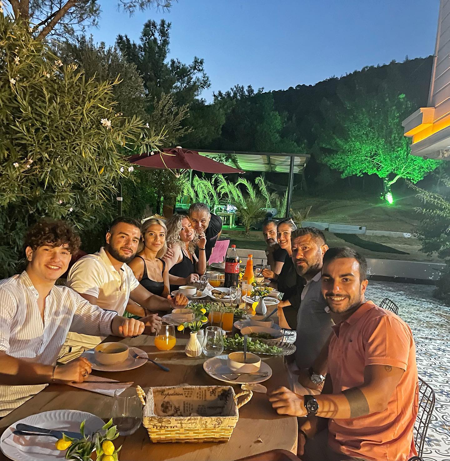 İLYA Otel bahçe akşam yemeği